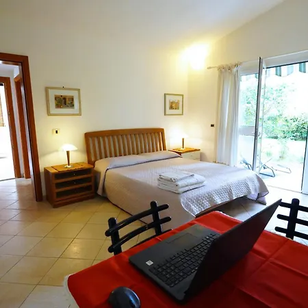 Capoliveri -lacona 80m From Beach-ac-wifi- Parking-garden Apartamento