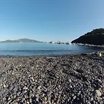 Casaisoladelba Immersa Nel A 80mt Dalla Апартаменты Лакона